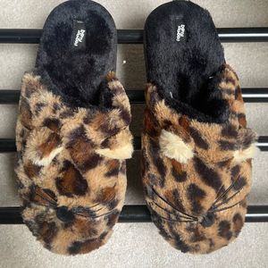 DIRTY LAUNDRY Women Cat Plush Slippers - NEW NWOB